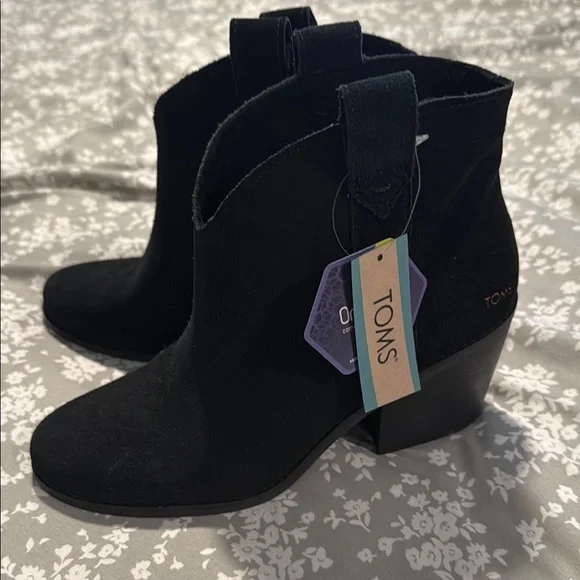 Toms Black Women’s Suede Ankle Booties SOLD OUT with Heel Support CUTE size 9 - Picture 1 of 17
